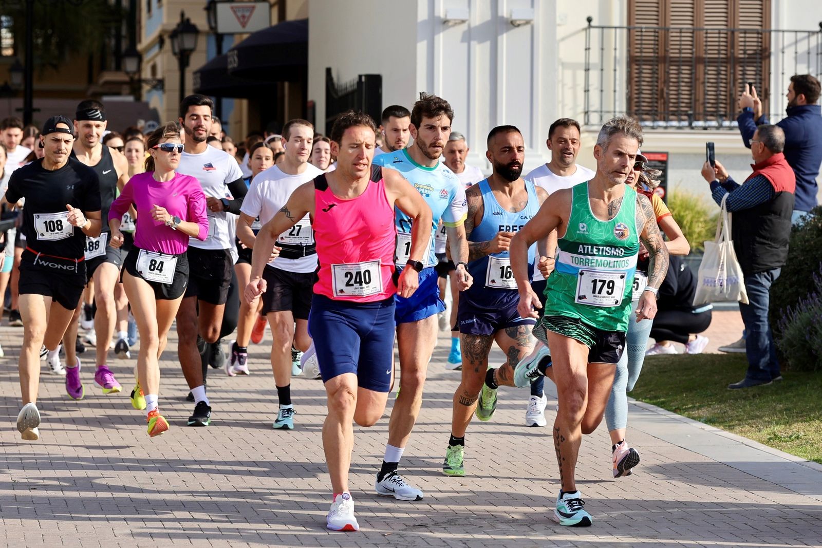 La Carrera Solidaria por el Día de la Mujer McArthurGlen, en fotos