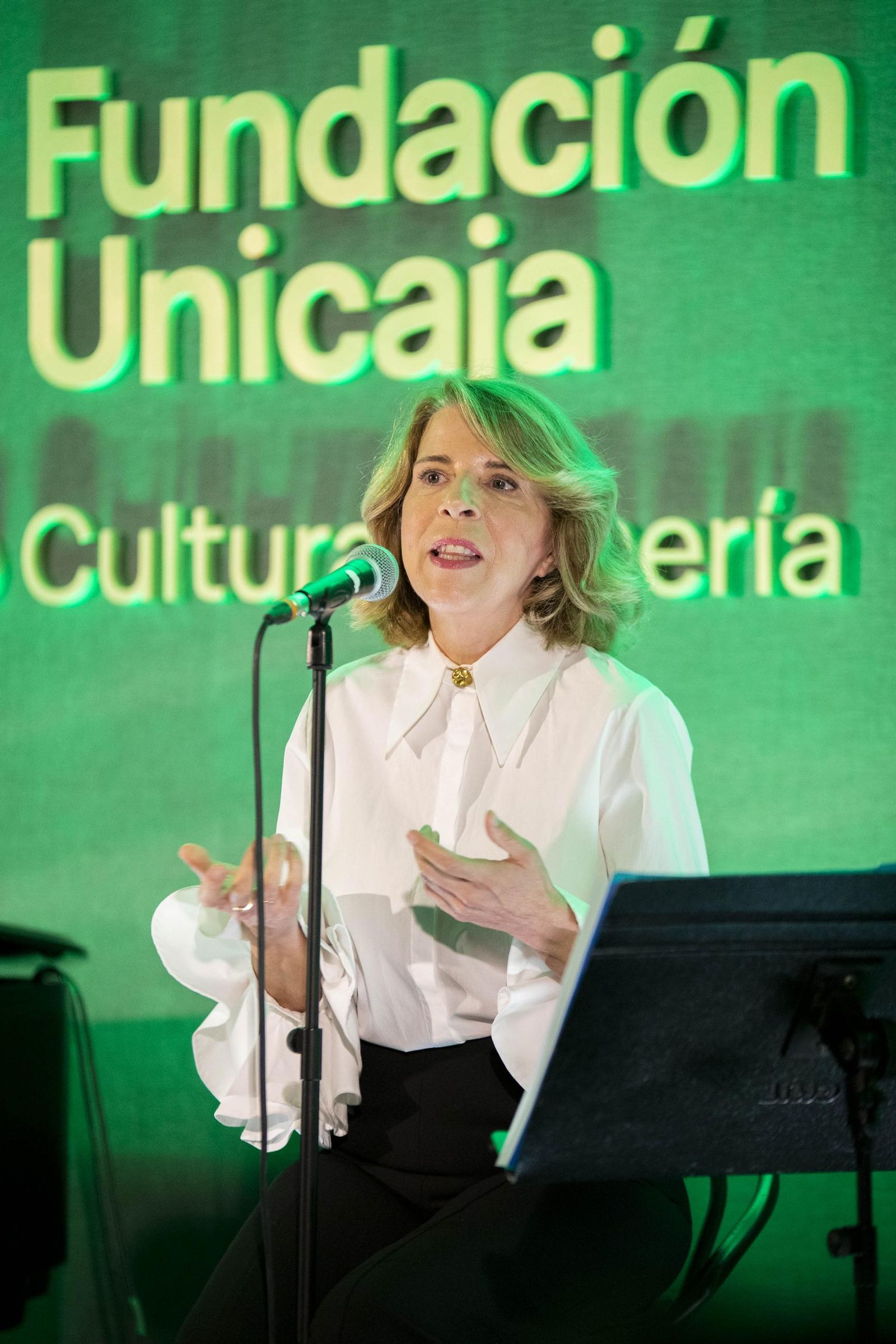 Sole Giménez charla y recital en Fundación Unicaja de Almería