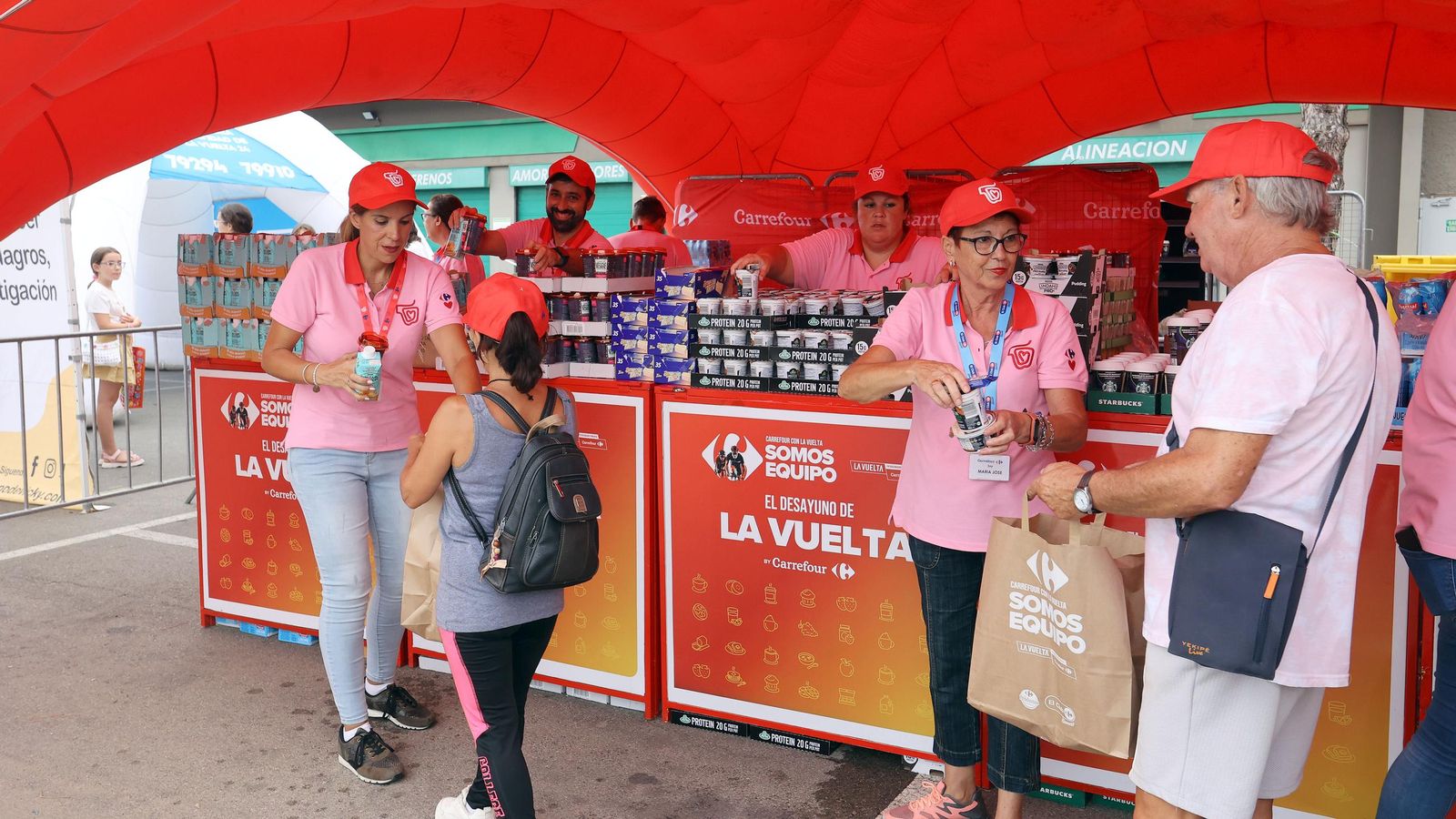 Así fue la salida de la Vuelta España desde Carrefour Sur en Jerez