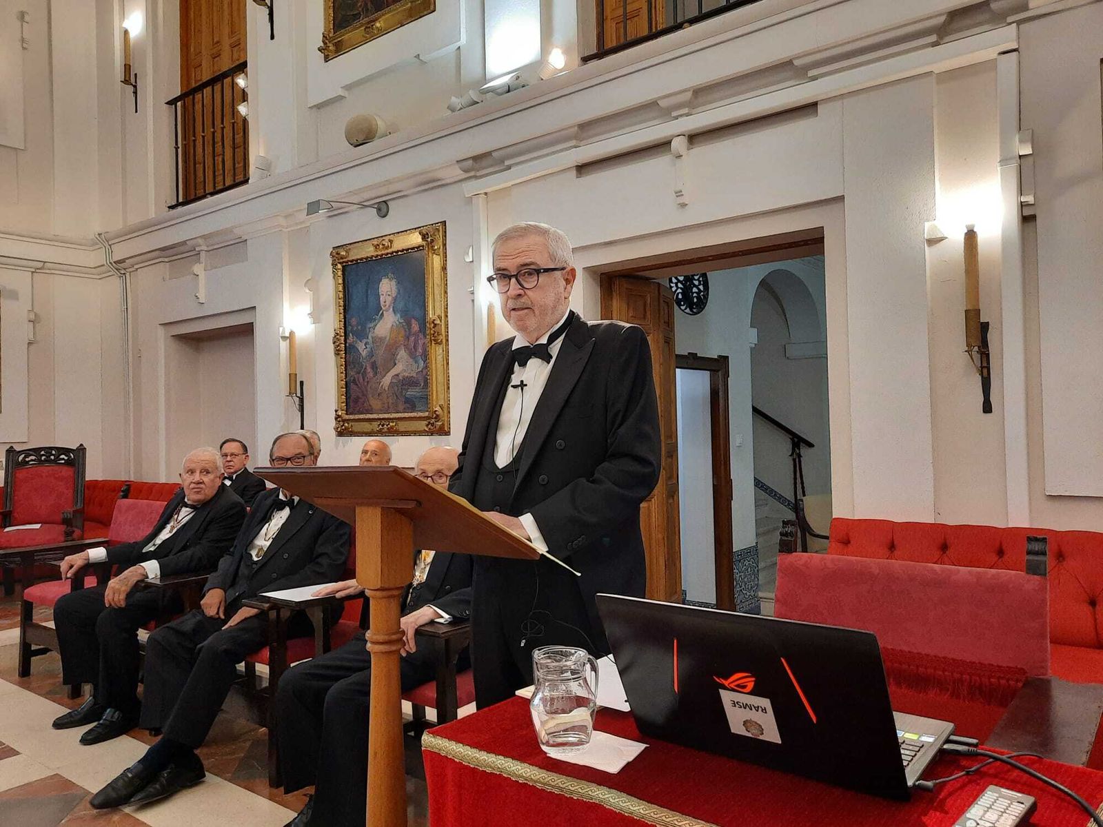 El internista Carlos Ortiz Leyba durante su discurso en la Ramse.