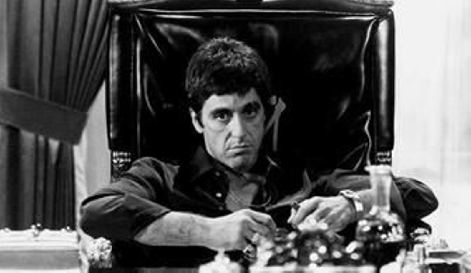 Pacino, en el papel del mafioso de origen cubano, en su despacho.