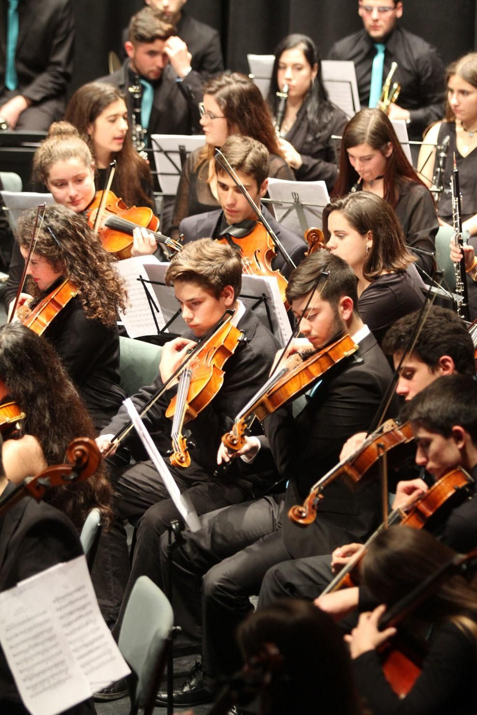 La Asociación de Industrias Químicas, Básicas y Energéticas de Huelva (Aiqbe) organiza un concierto que corre a cargo de la Orquesta Sinfónica del Conservatorio Profesional de Música de Huelva 'Javier Perianes'