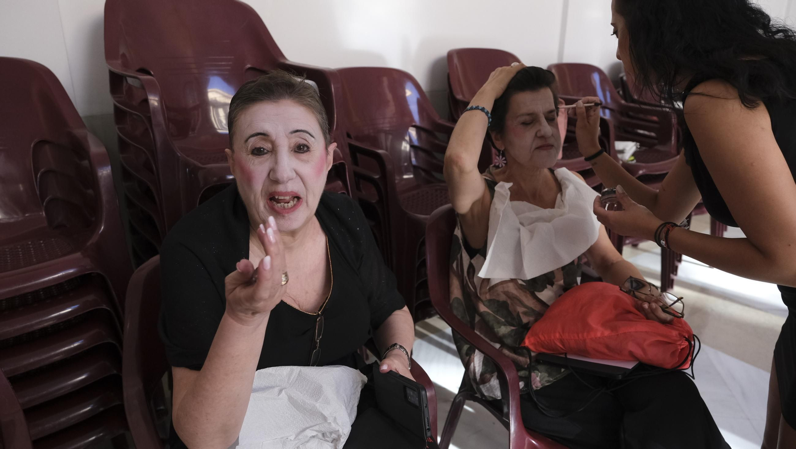 Maquillaje de los alumnos de la academia musical de Vélez Blanco para la ópera, en imágenes