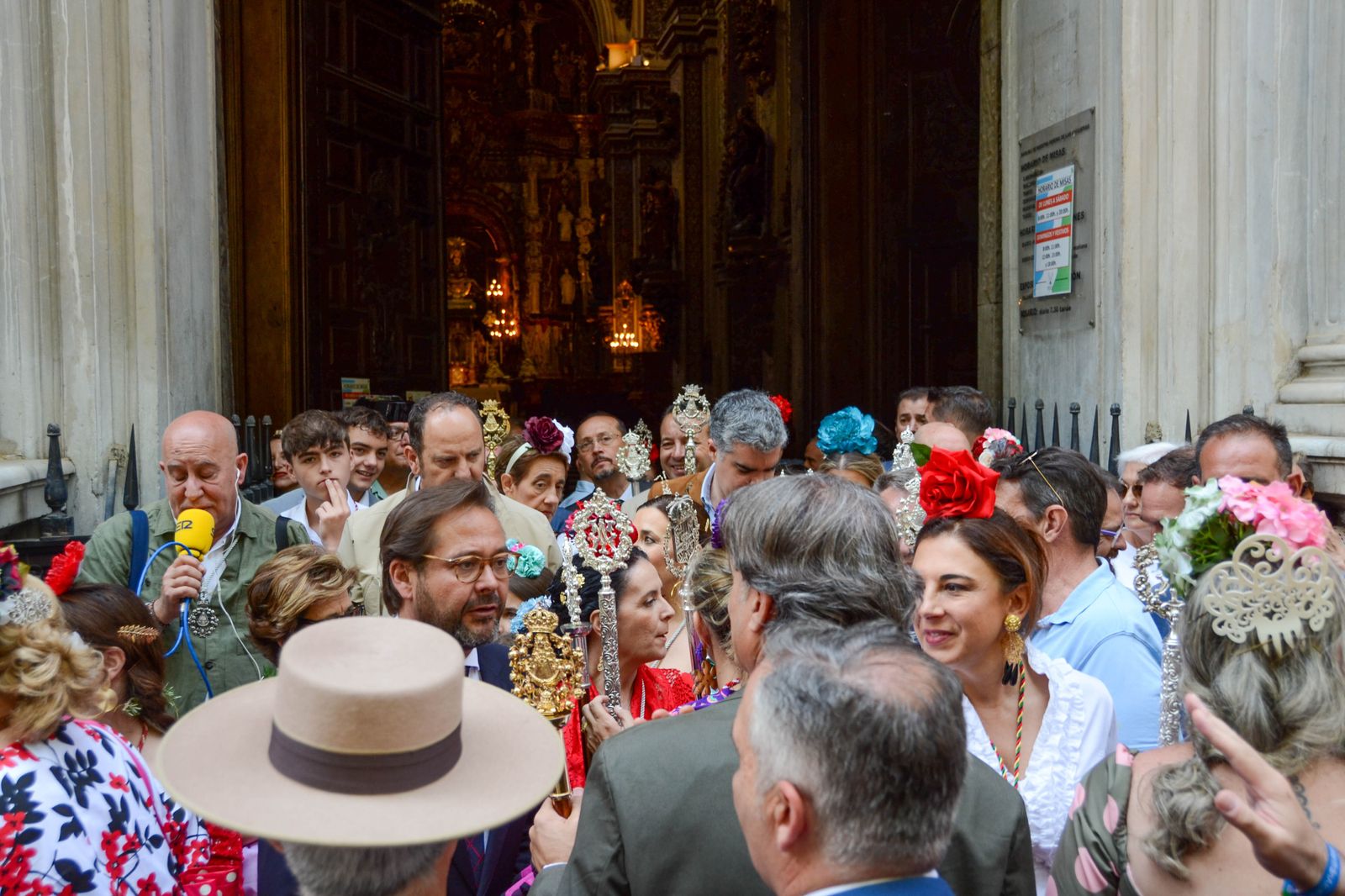 La salida de la Hermandad del Rocío de Granada, en imágenes