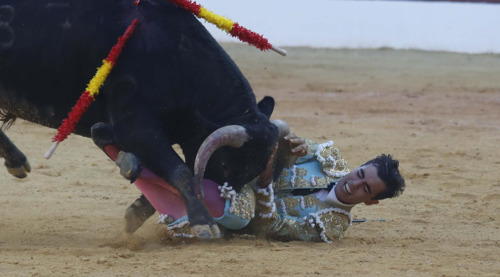 Las fotos de la primera semifinal del ciclo de novilladas de las Escuelas de Tauromaquia de Andalucía en La Línea