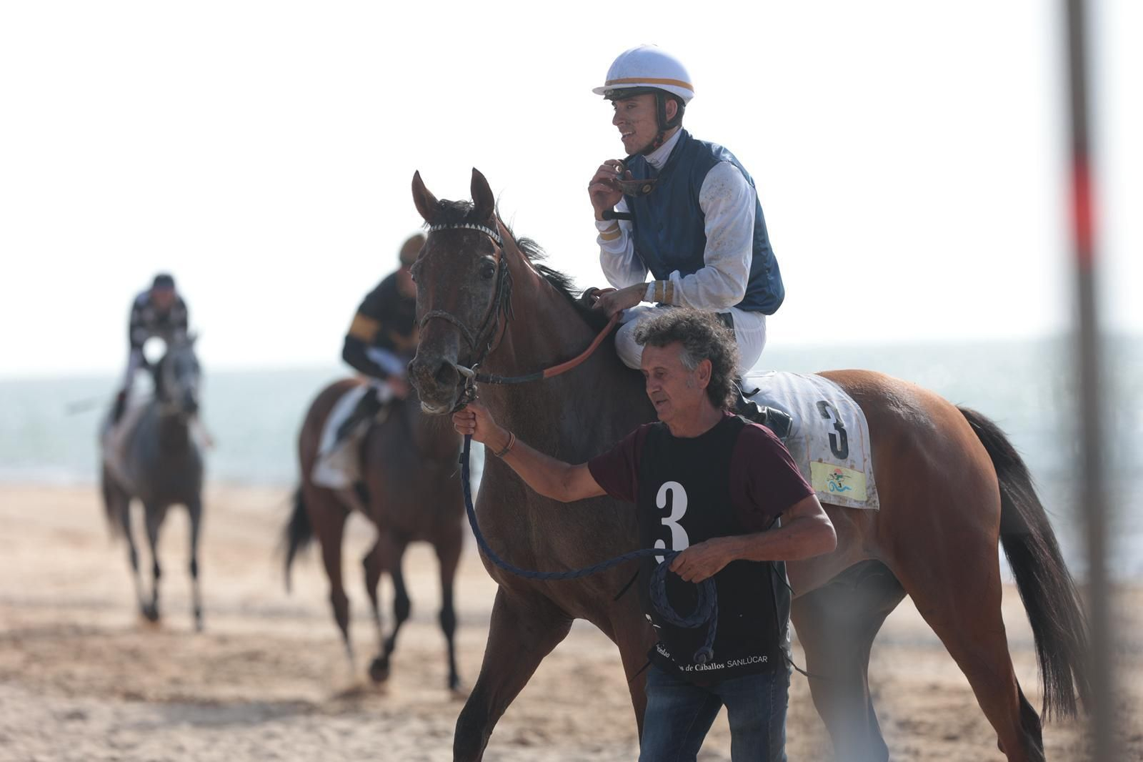 Imágenes de la última jornada del primer ciclo de las Carreras de Caballos de Sanlúcar 2025