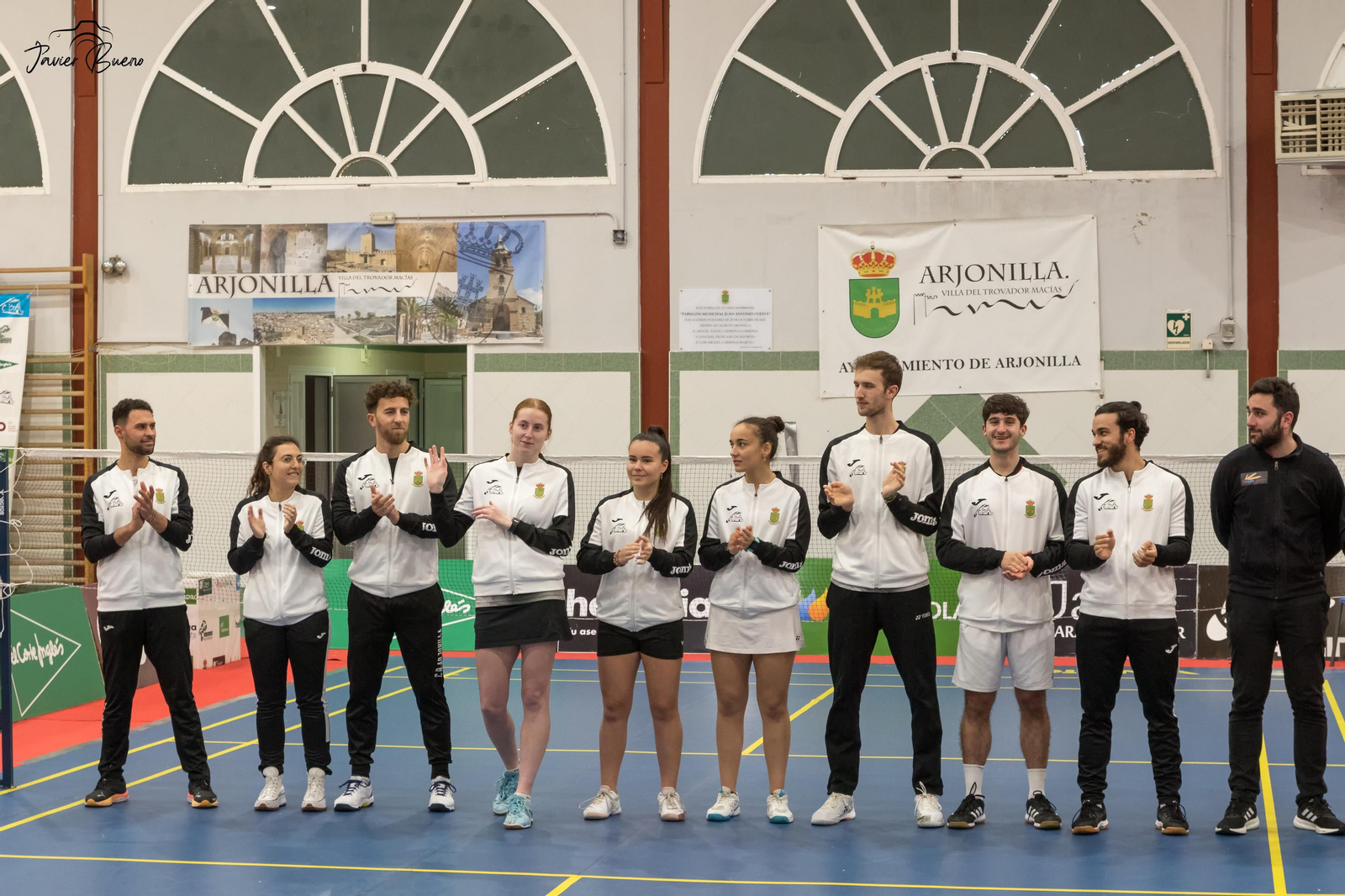 El plantel del CB Arjonilla, en una imagen de archivo antes de su partido ante el CB Granada.