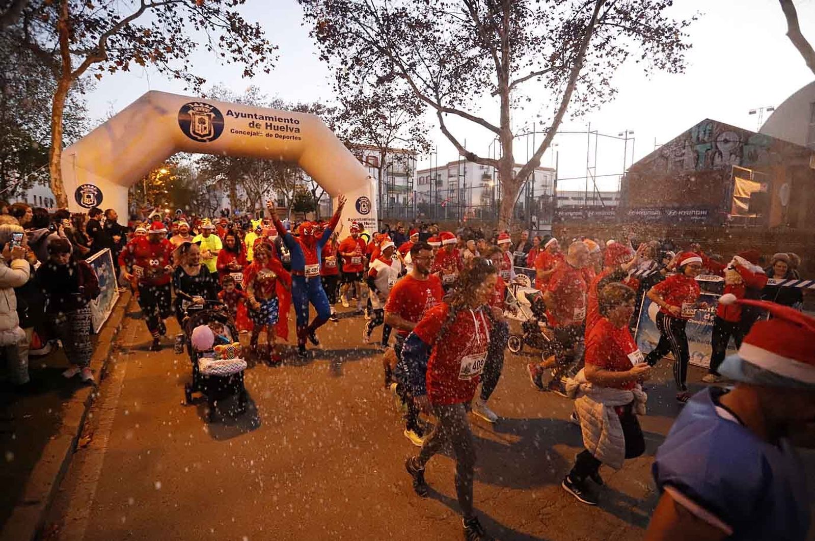 Imágenes de la carrera de San Silvestre en Huelva