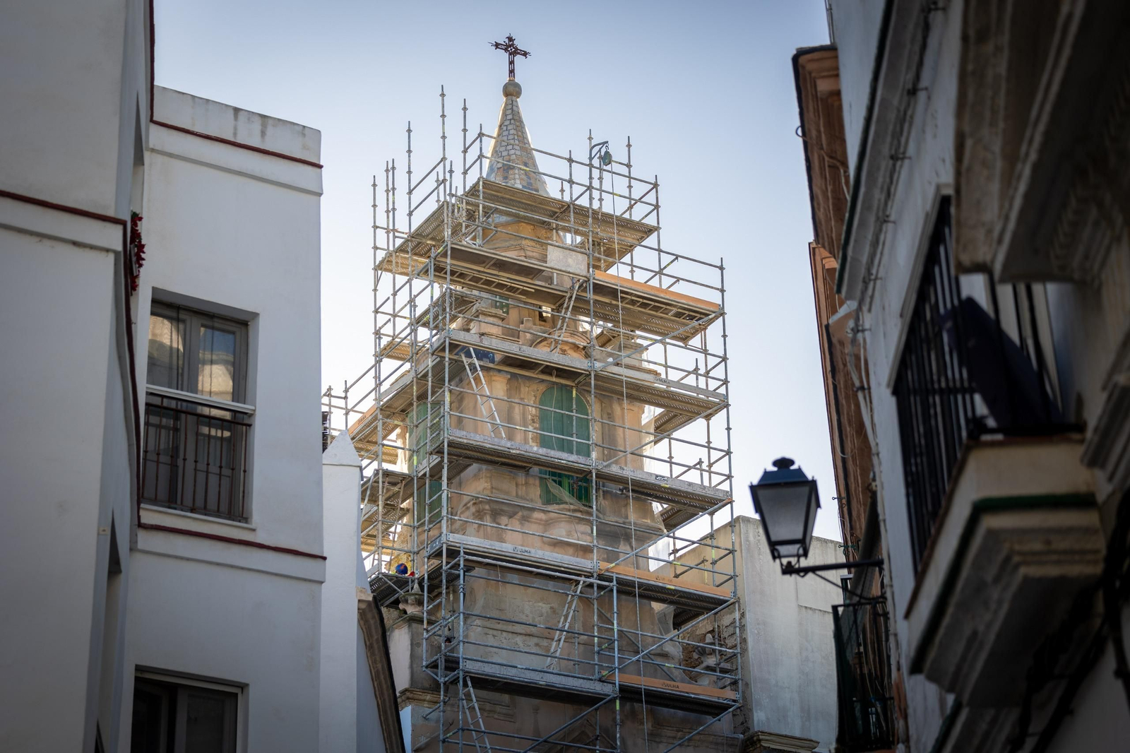 Andamios en la iglesia de Santa María.