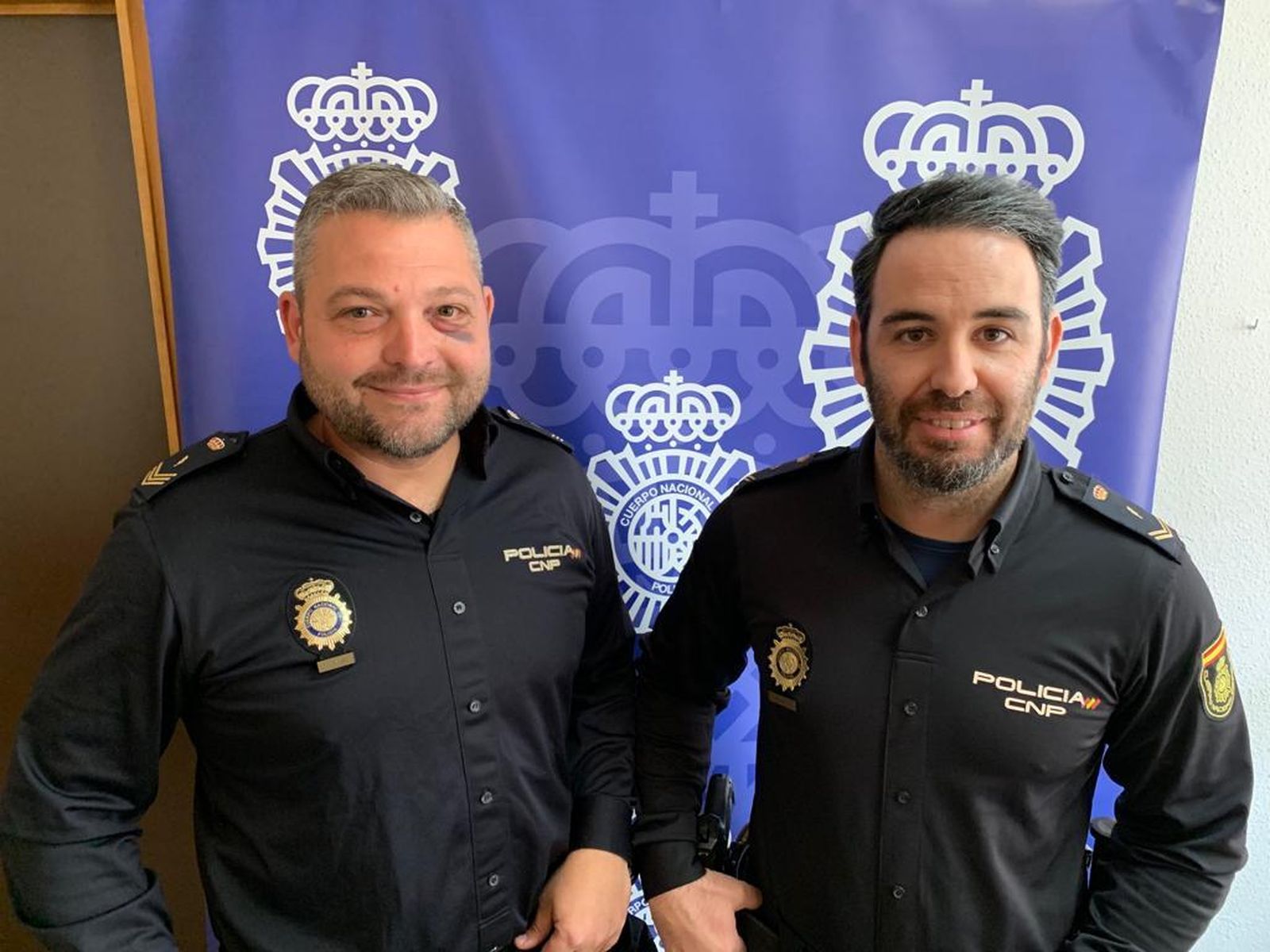 Paco Martín y Álvaro López, los policías que salvaron a una niña de que su madre la arrojara