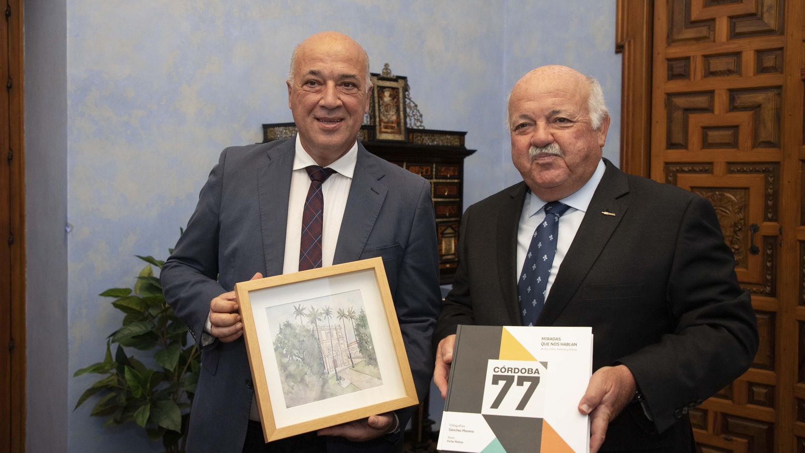 Antonio Ruiz y Jesús Aguirre, en su visita a la Diputación.