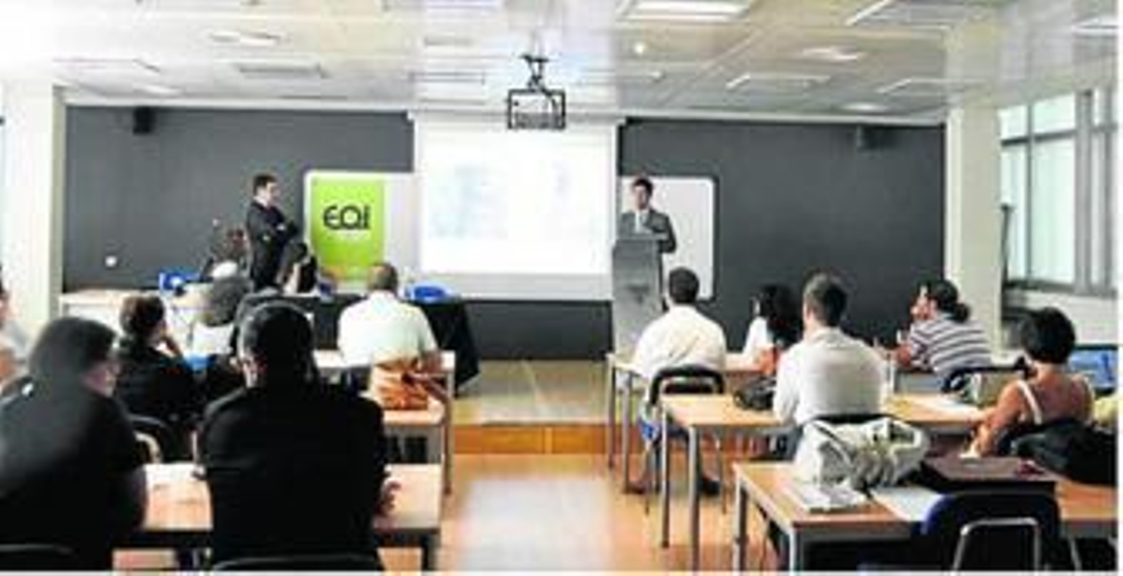 Presentación de un proyecto de los alumnos de la EOI durante un programa impartido el curso pasado.