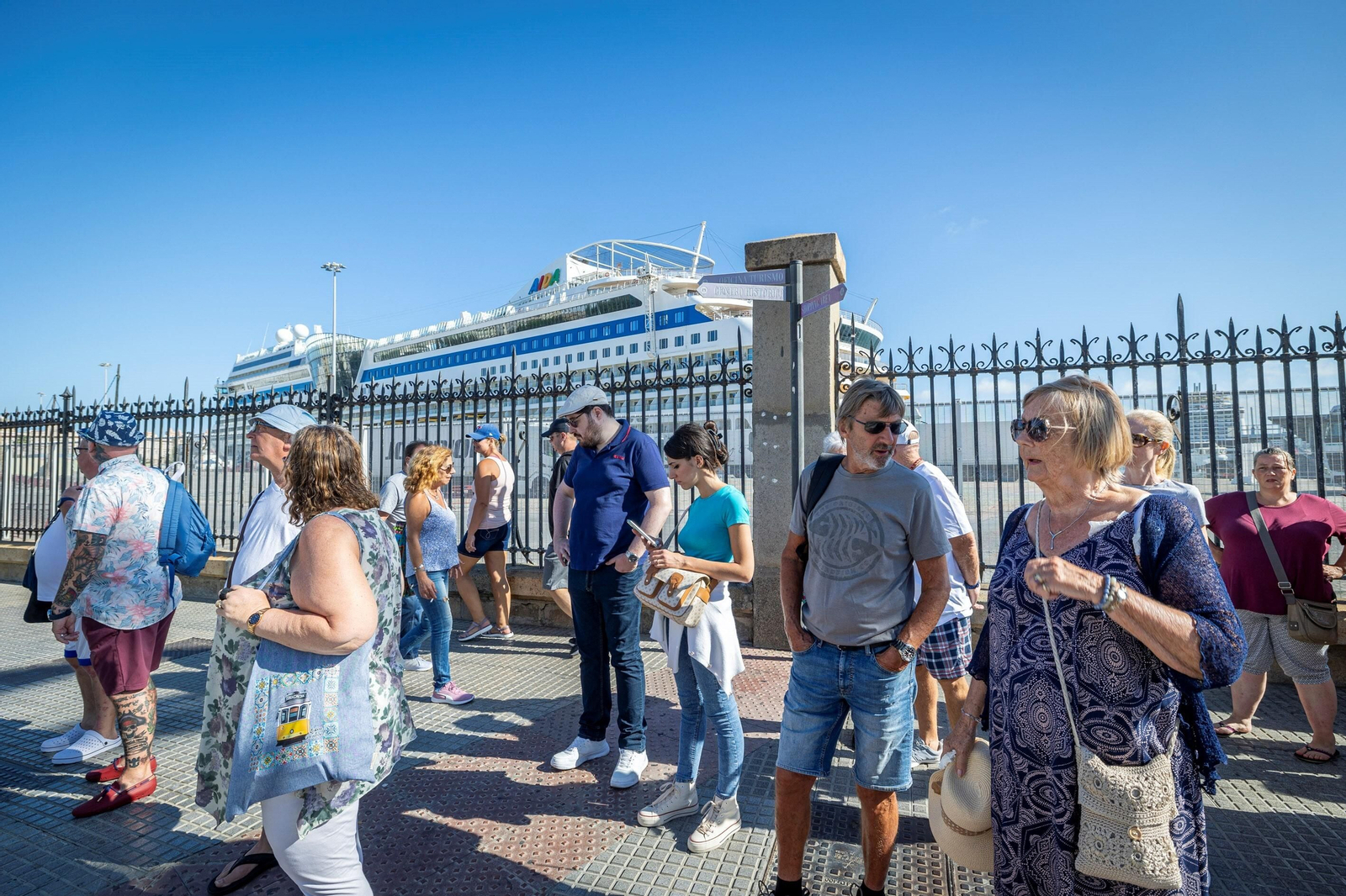 Imágenes de Cádiz con los turistas llegados a Cádiz a bordo de cinco cruceros