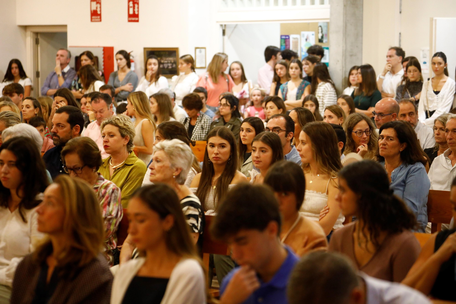 La misa en la parroquia de la Esperanza de Córdoba por Álvaro Prieto, en imágenes