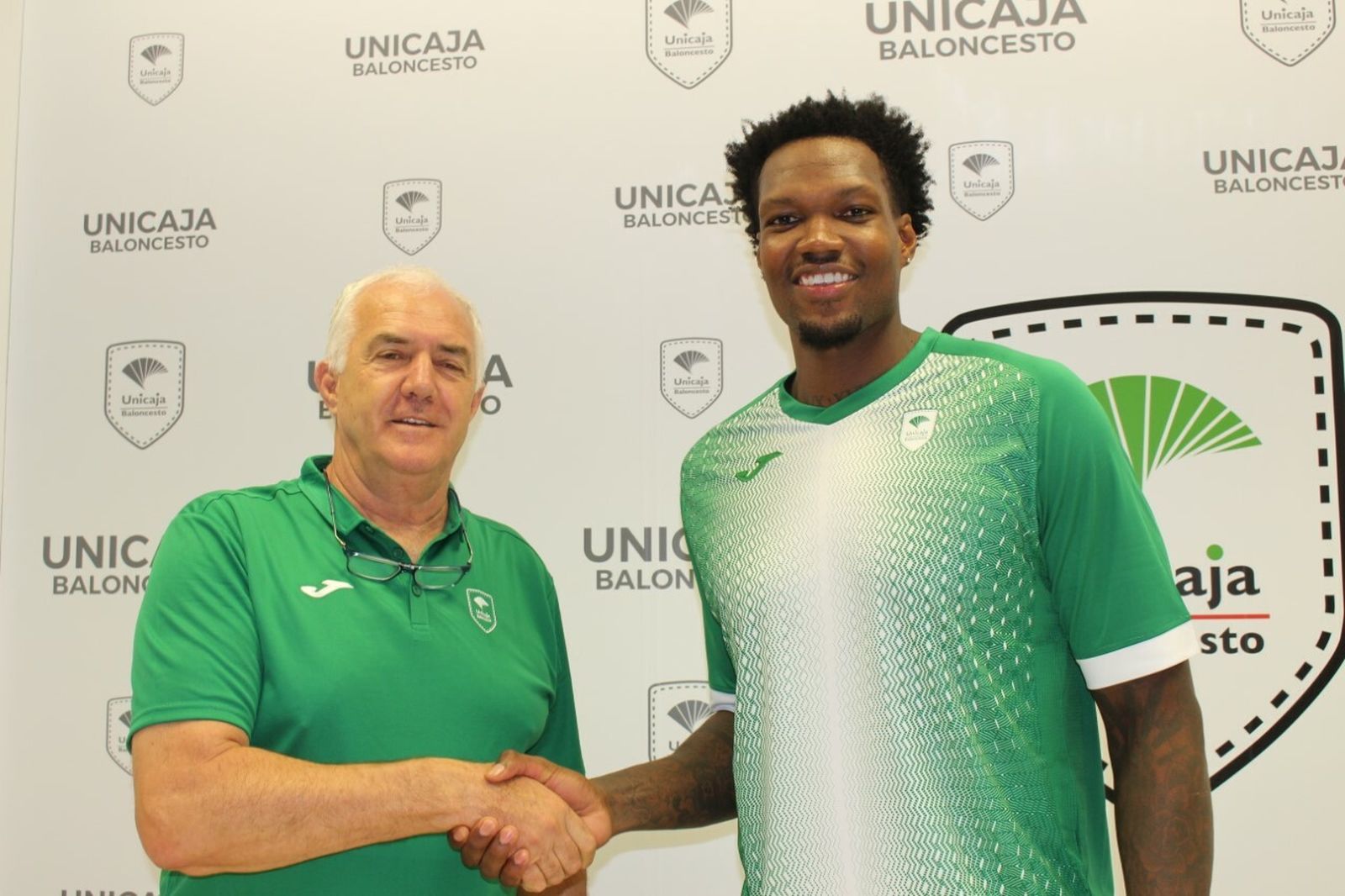 La presentación de Deon Thompson con el Unicaja, en fotos
