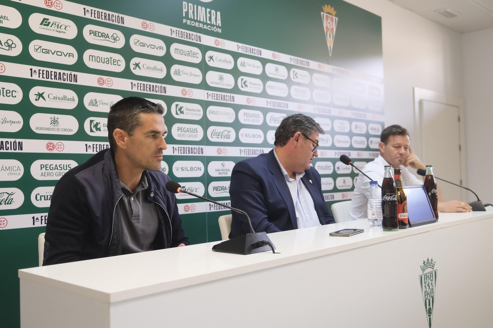 La presentación de Manuel Mosquera como técnico del Córdoba CF, en imágenes