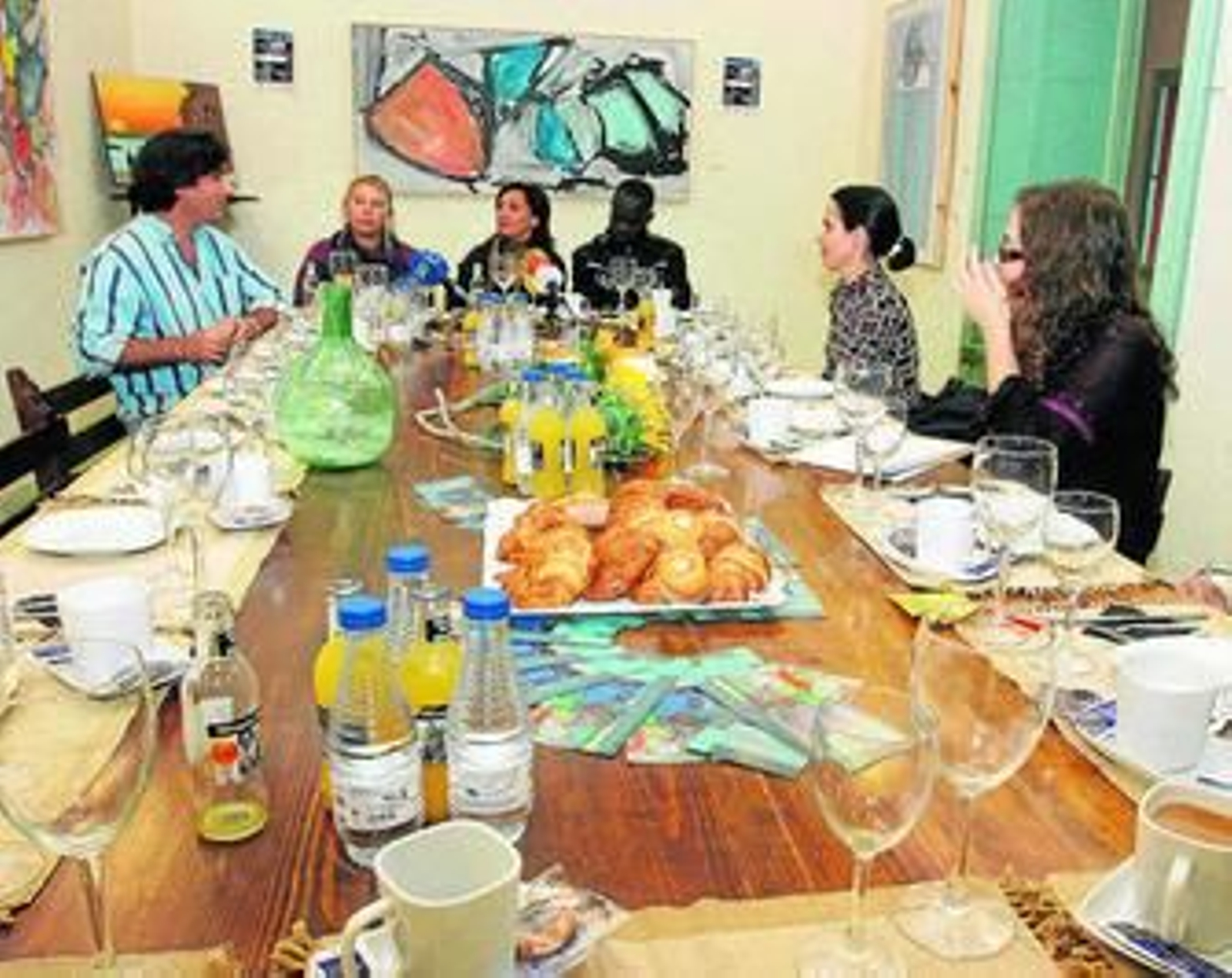 Un momento de la presentación del acto, ayer, desarrollado en el transcurso de un desayuno informativo.