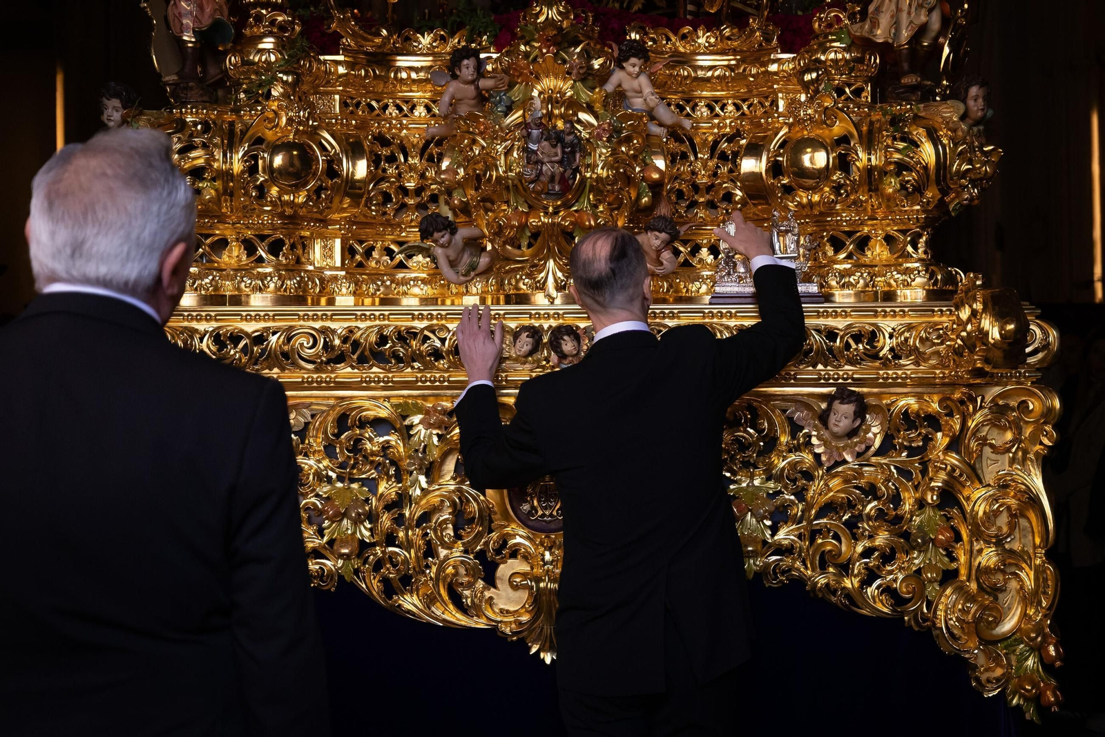 Así vivió granada la salida de la Hermandad del Rosario 2025