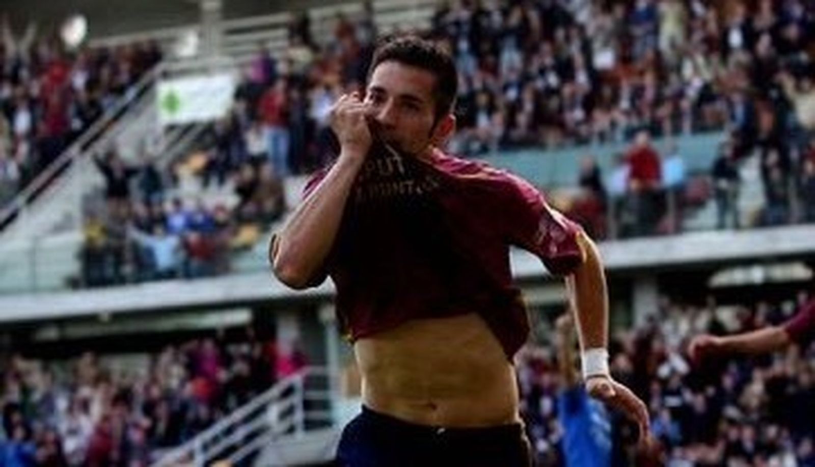 Charles Dias celebra un gol con el Pontevedra.