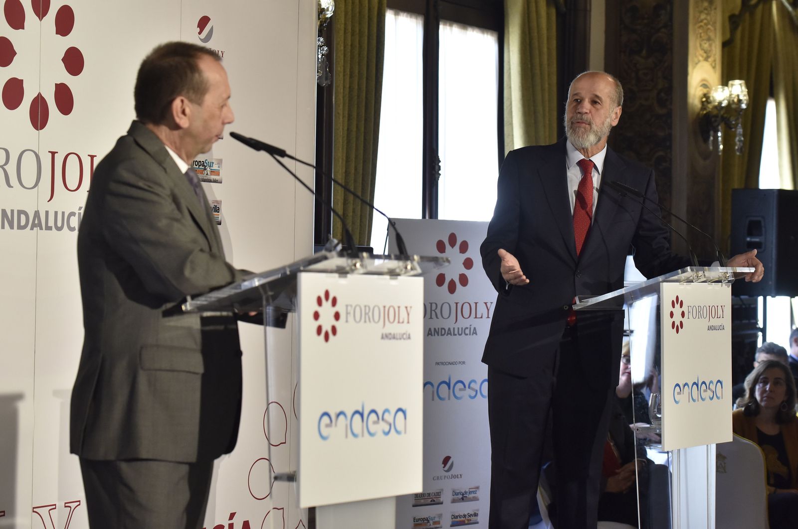 José Domínguez Abascal, secretario de Estado de Energía, durante el coloquio con José Antonio Carrizosa, director de 'Diario de Sevilla'.
