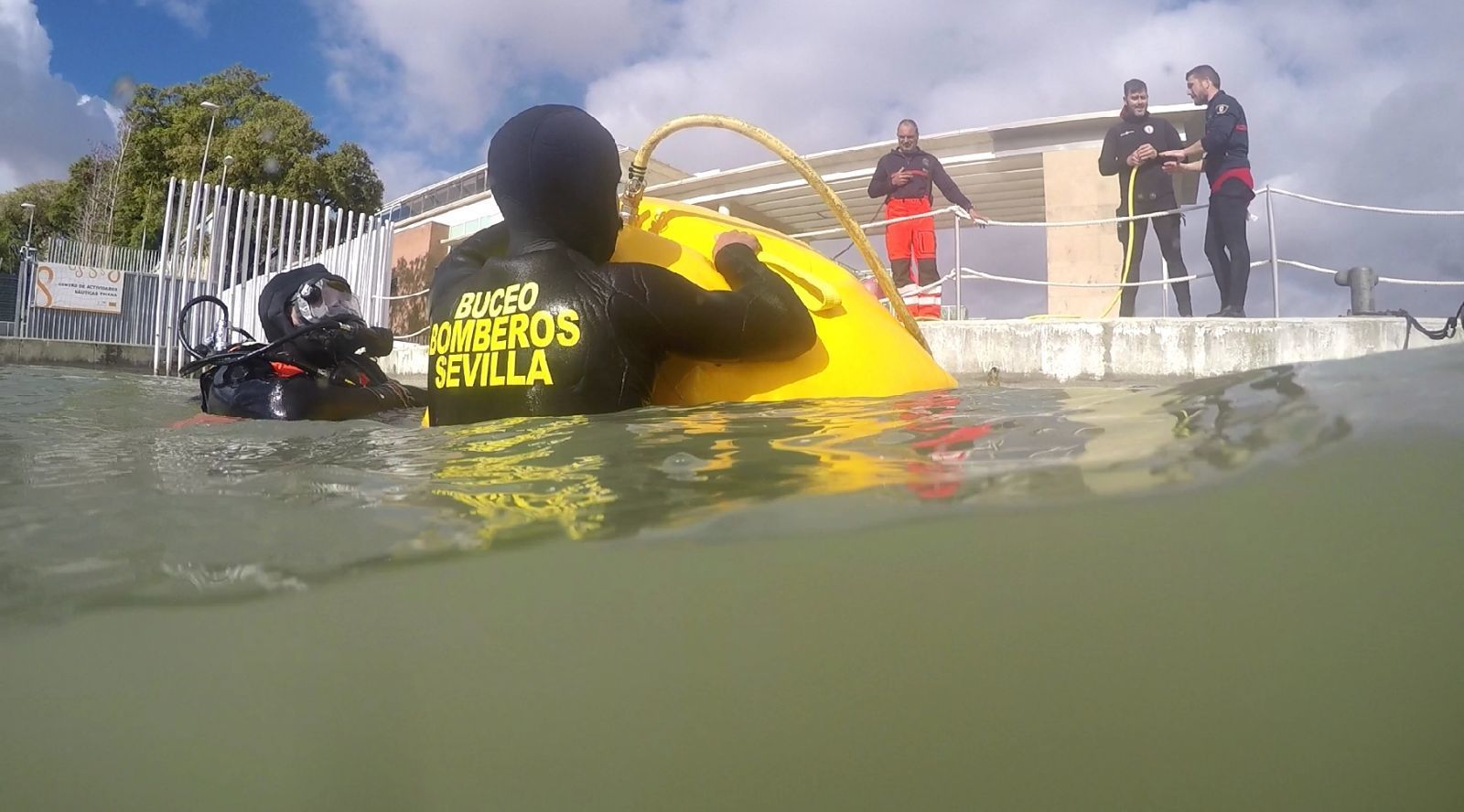 La  Unidad de Rescate Subacúatica de los Bomberos de Sevilla