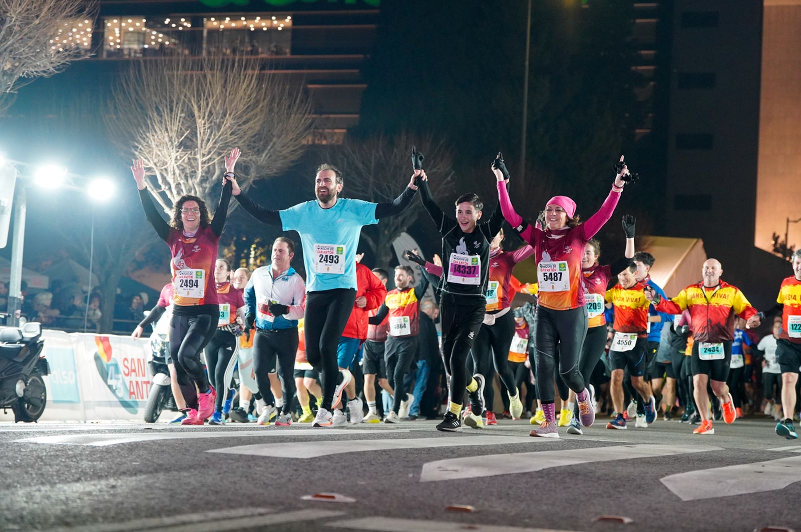 En imágenes: búscate en tu llegada a meta de la Carrera de San Antón 2026 (1)