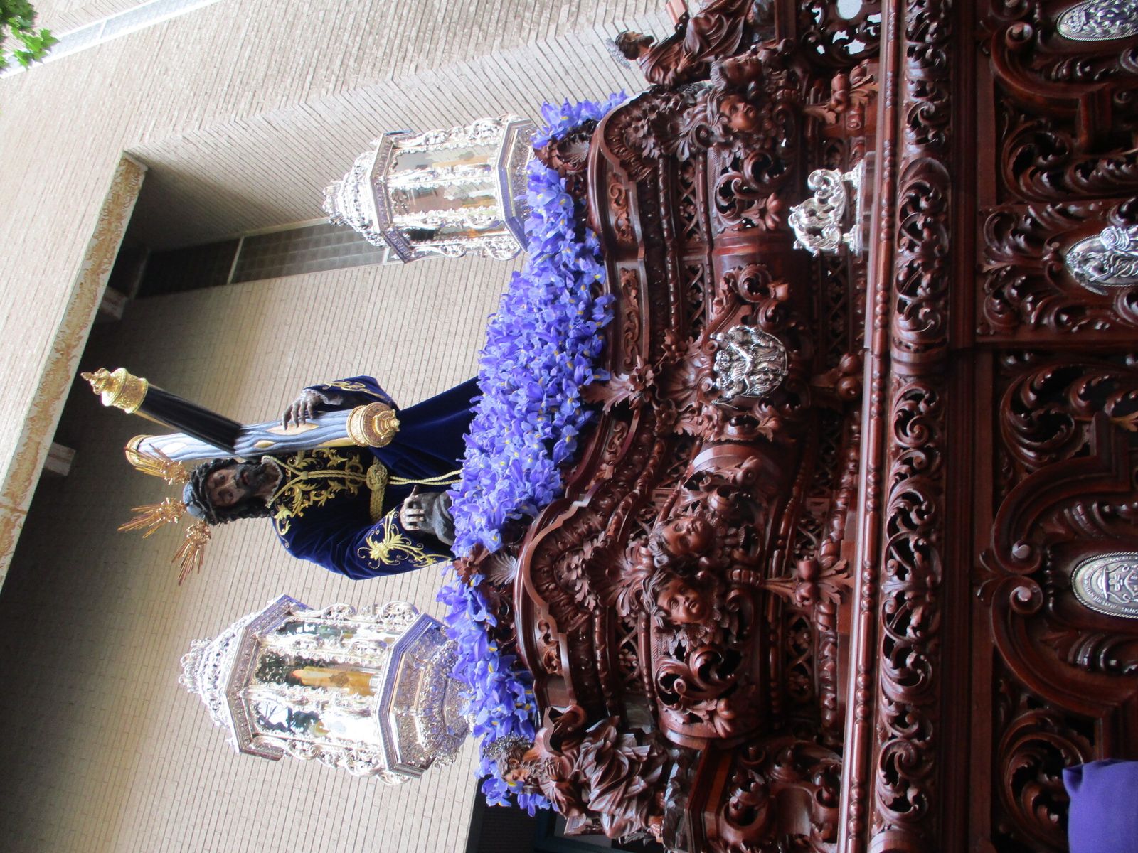 Imágenes de la estación de penitencia de la Hermandad de Pasión de Almería