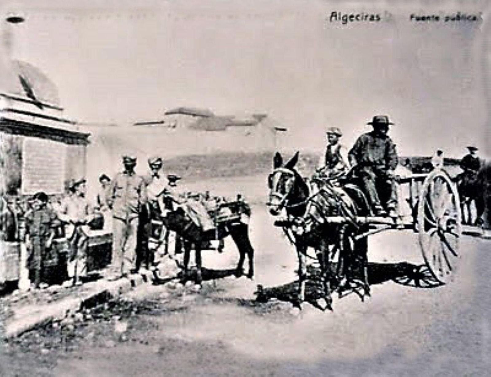 Una de las fuentes públicas en la Algeciras de la época.