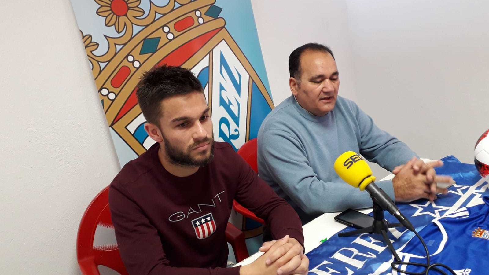 Adri, ayer en su presentación junto a Vicente Vargas.