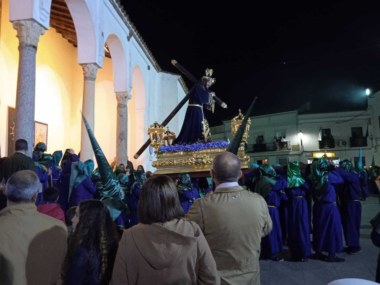 Jueves Santo en Fuente Obejuna: La procesión de Jesús Nazareno y la Virgen de la Esperanza, en imágenes