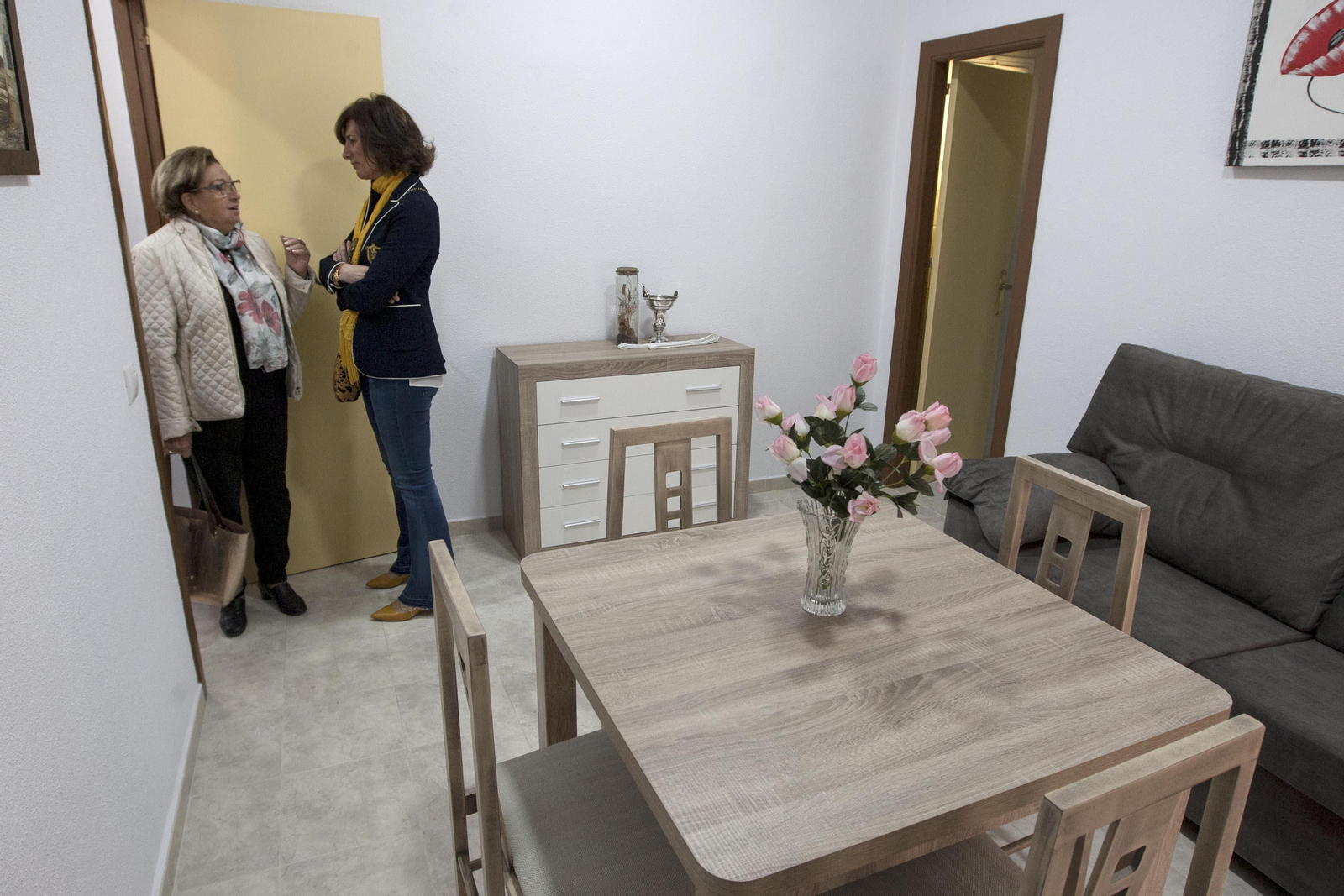 Habitación con cuatro camas para mujeres, que ayer se bendijo antes de su apertura.