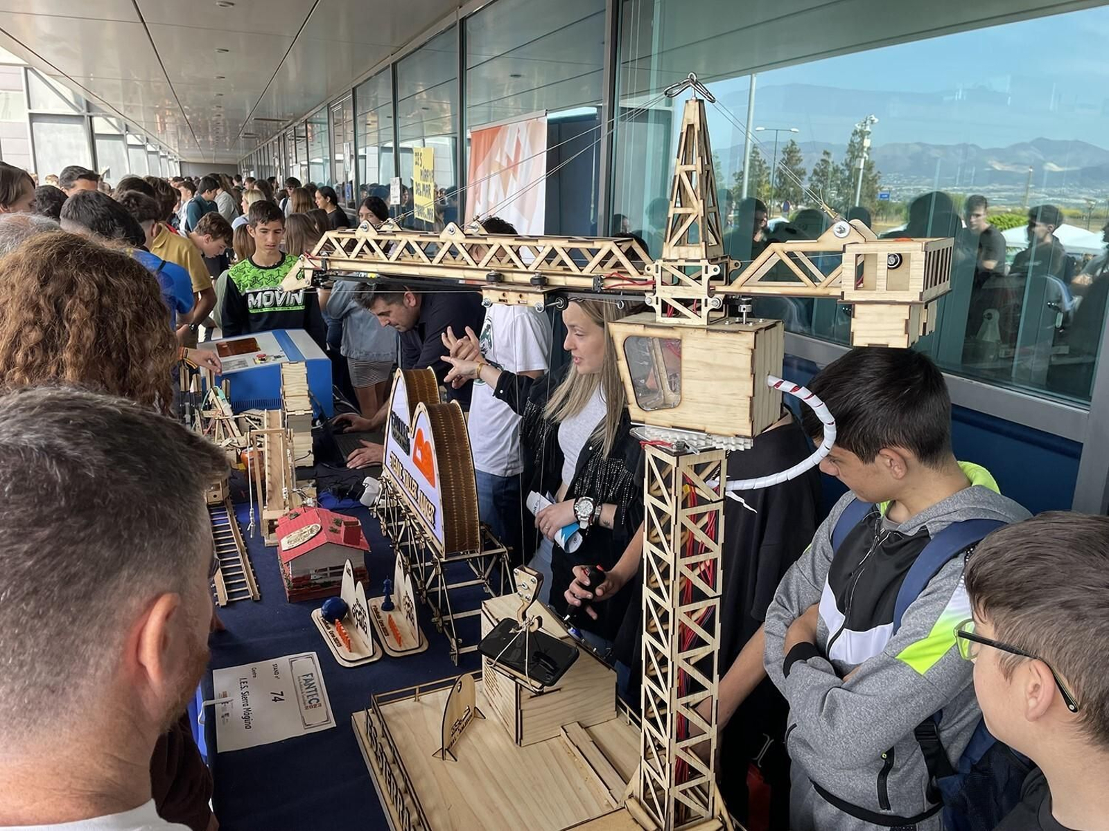 Participantes en la Feria Fantec en la Escuela de Ingenierías Industriales de Málaga. Participantes en la Feria Fantec en la Escuela de Ingenierías Industriales de Málaga.