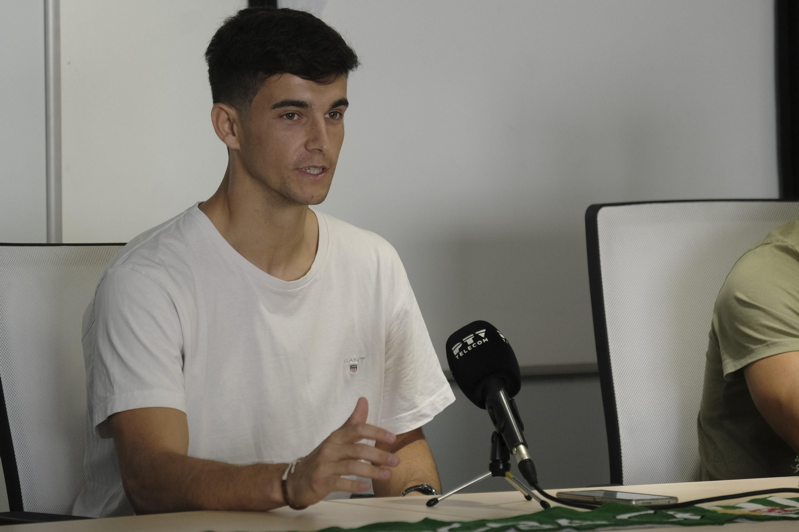 Las imágenes de la presentación de Pablo Picón con el Córdoba CF