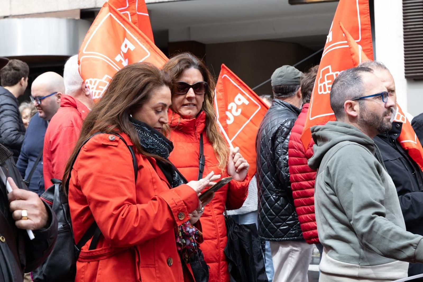 Unas 200 personas han participado en la manifestación por el Día del Trabajo.