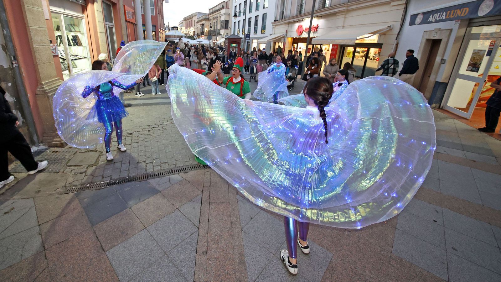 Imágenes del pasacalle navideño de Acoje por el centro de Jerez