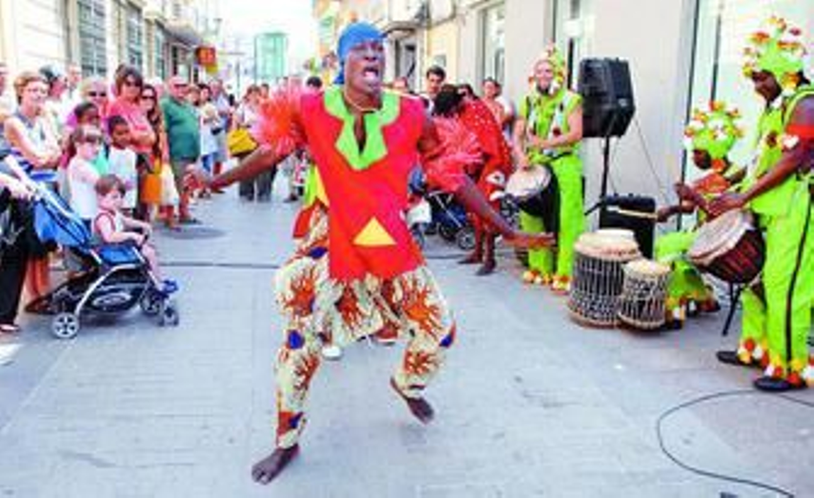 Una de las actuaciones del FIMEC el pasado año en una calle del centro.