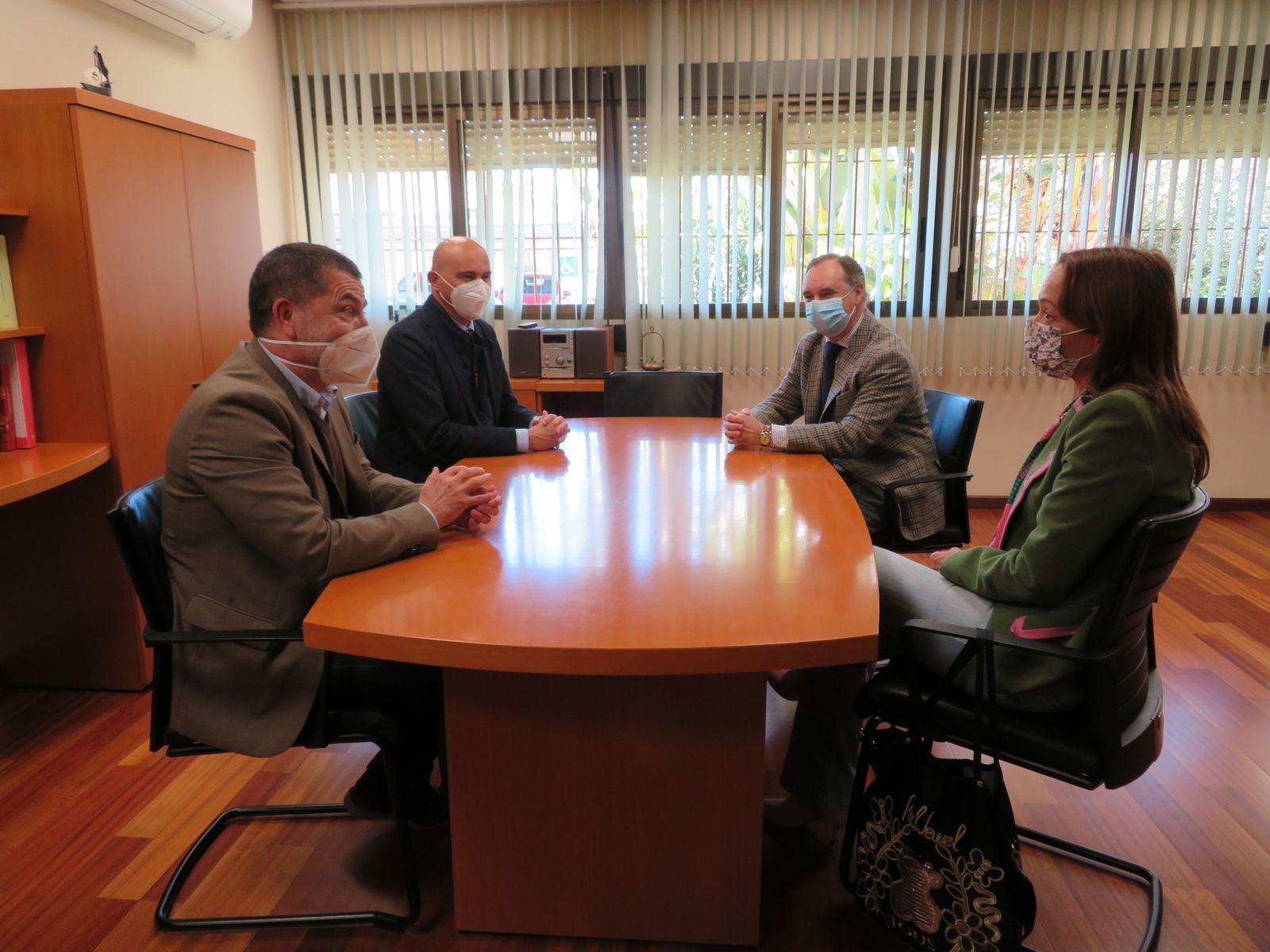 El delegado durante la reunión  mantenida para explicar el nuevo sistema.