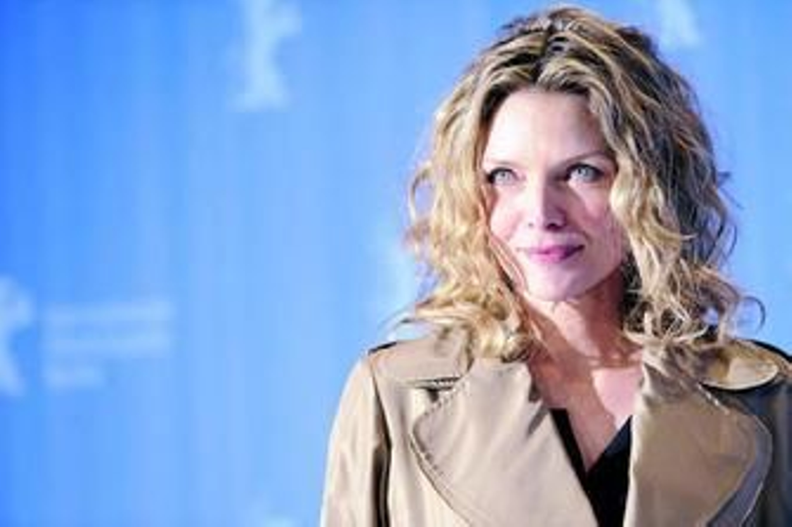 La actriz Michelle Pfeiffer posa en Berlín en la presentación de su película 'Chéri' de Stephen Frears.
