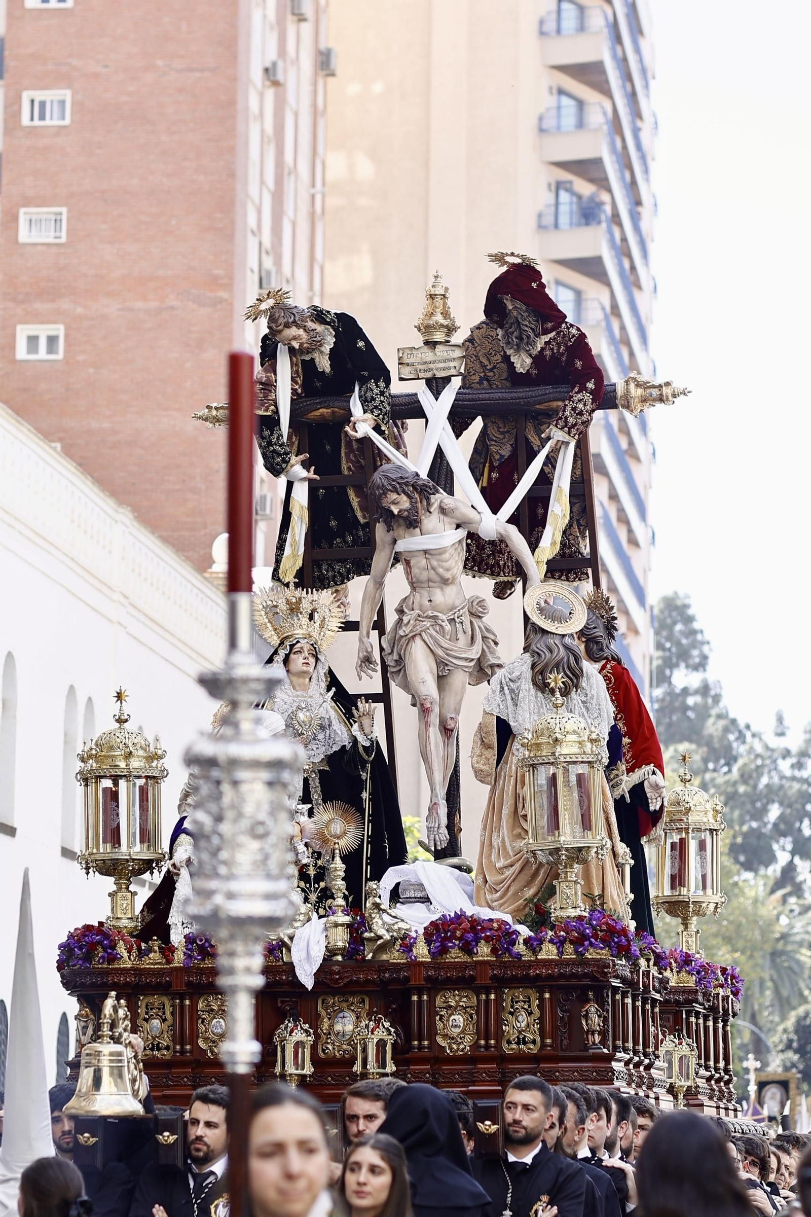 Descendimiento en el Viernes Santo de Málaga, en imágenes