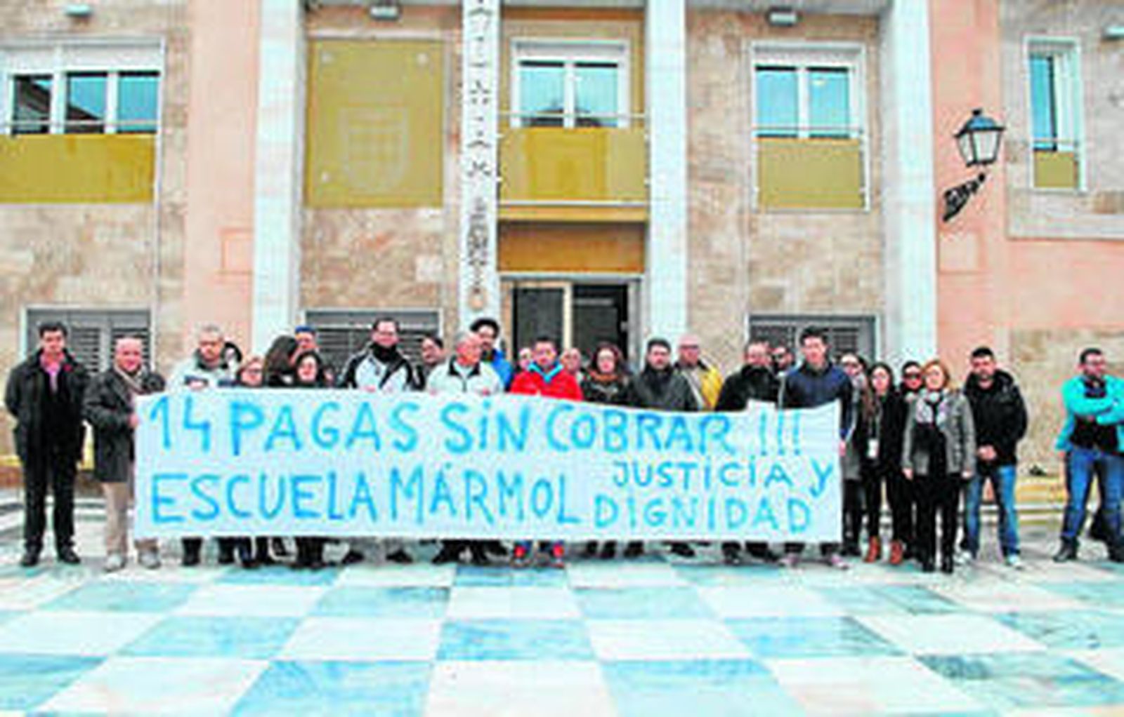 Manifestación de los trabajadores de la Escuela del Mármol.