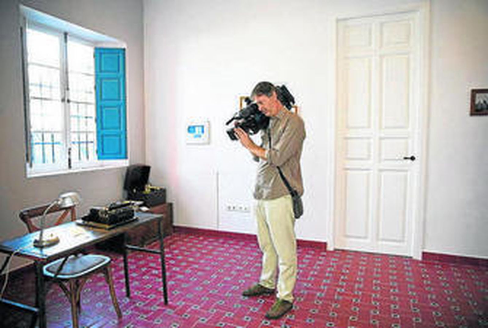 El escritorio y la máquina de escribir del hispanista.