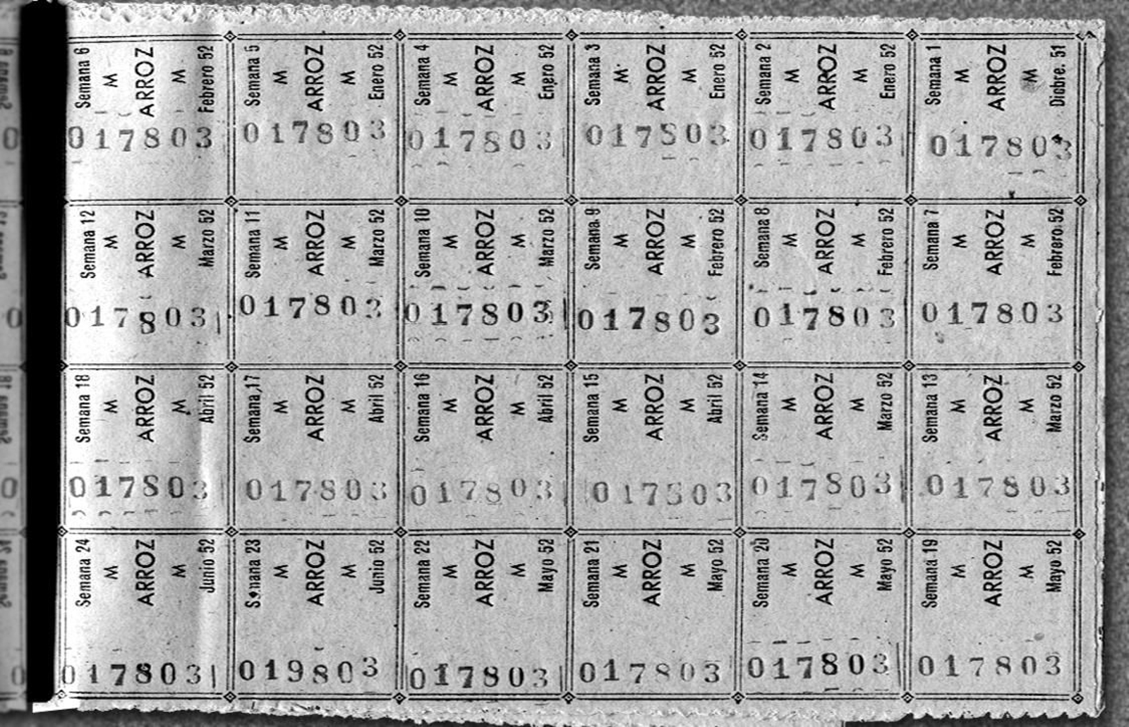 Cartilla con cupones de arroz de la posguerra.