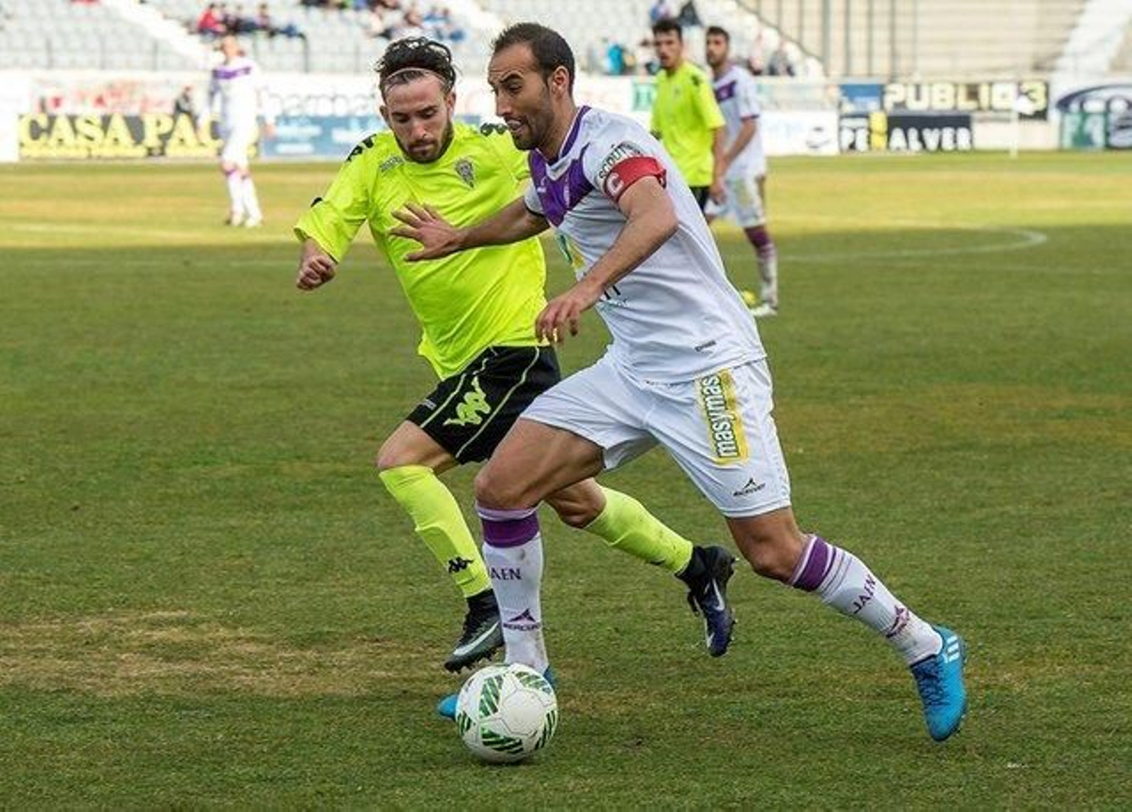 Santi Villa, en un choque ante el Córdoba CF.
