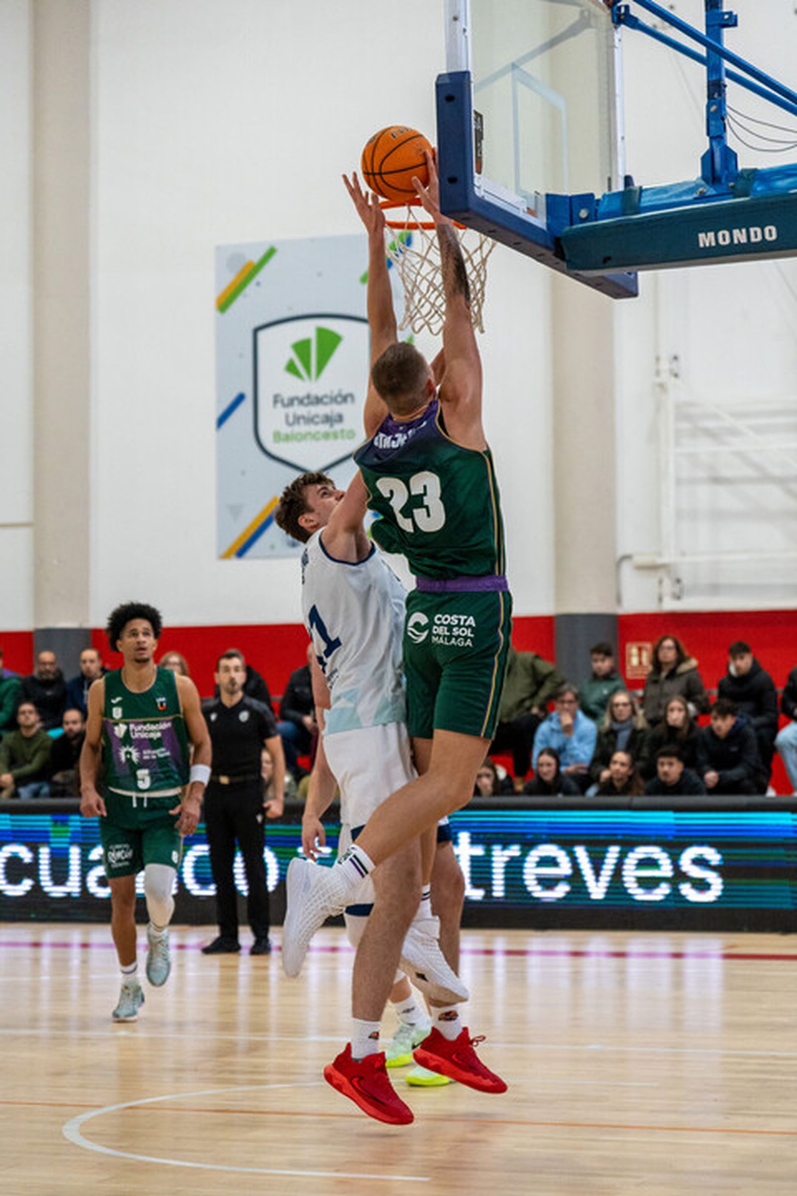 Liga U22: Carácter y remontada del Unicaja ante el BAXI Manresa (88-85)