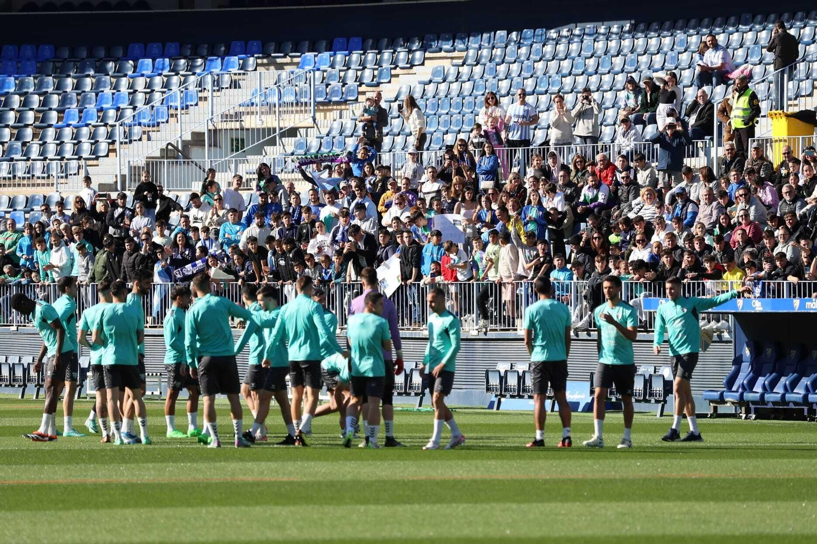 Búscate en las fotos del entrenamiento del Málaga abierto a la afición