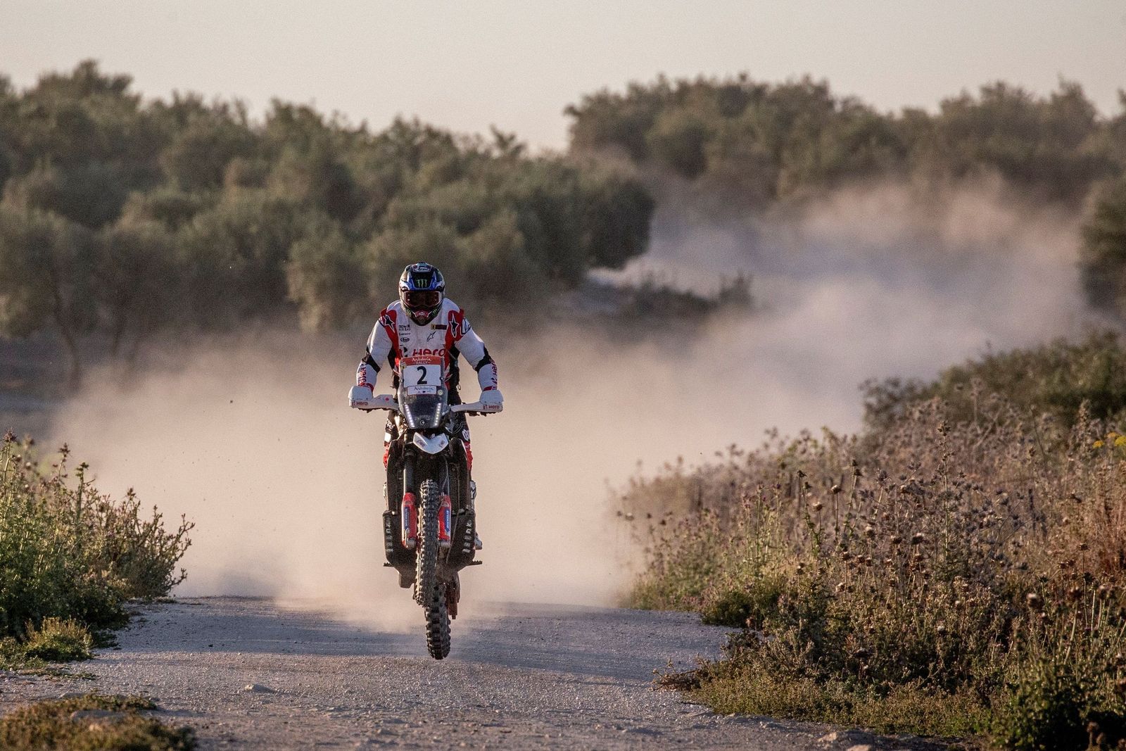 Los grandes del Dakar enseñan el paisaje rural de Andalucía