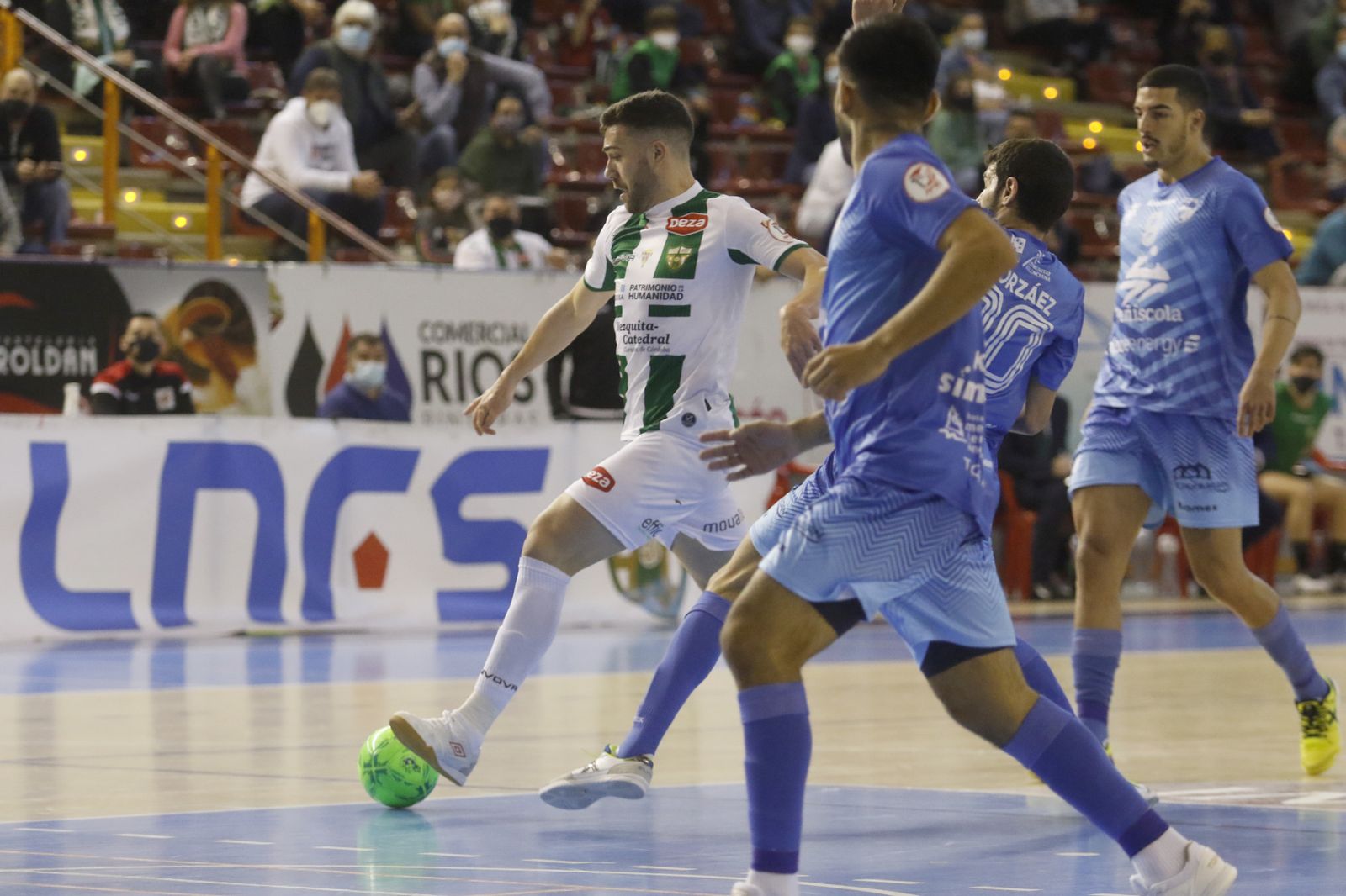 Fotografías: La victoria del Córdoba Futsal sobre el Peñíscola