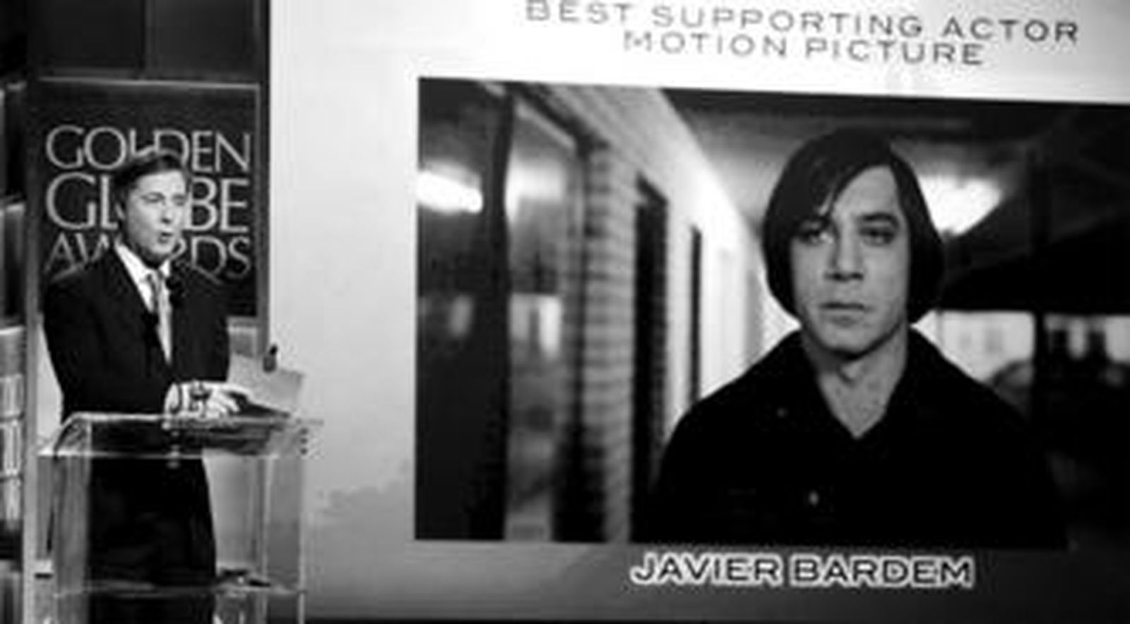 Jim Moret anuncia a Bardem como ganador en la categoría de Mejor Actor Secundario.