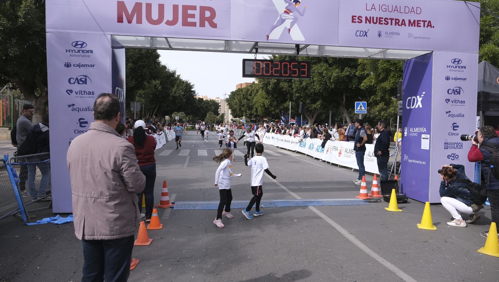 Imágenes de la Carrera de la Mujer 2023 en Almería