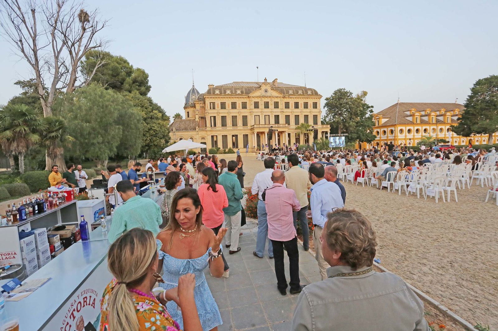 Concierto de A Dos Velas en la Real Escuela del Arte Ecuestre